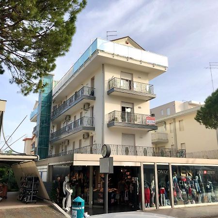 Appartamenti Cristina Carraro Immobiliare - Family Apartments Lido di Jesolo Zewnętrze zdjęcie