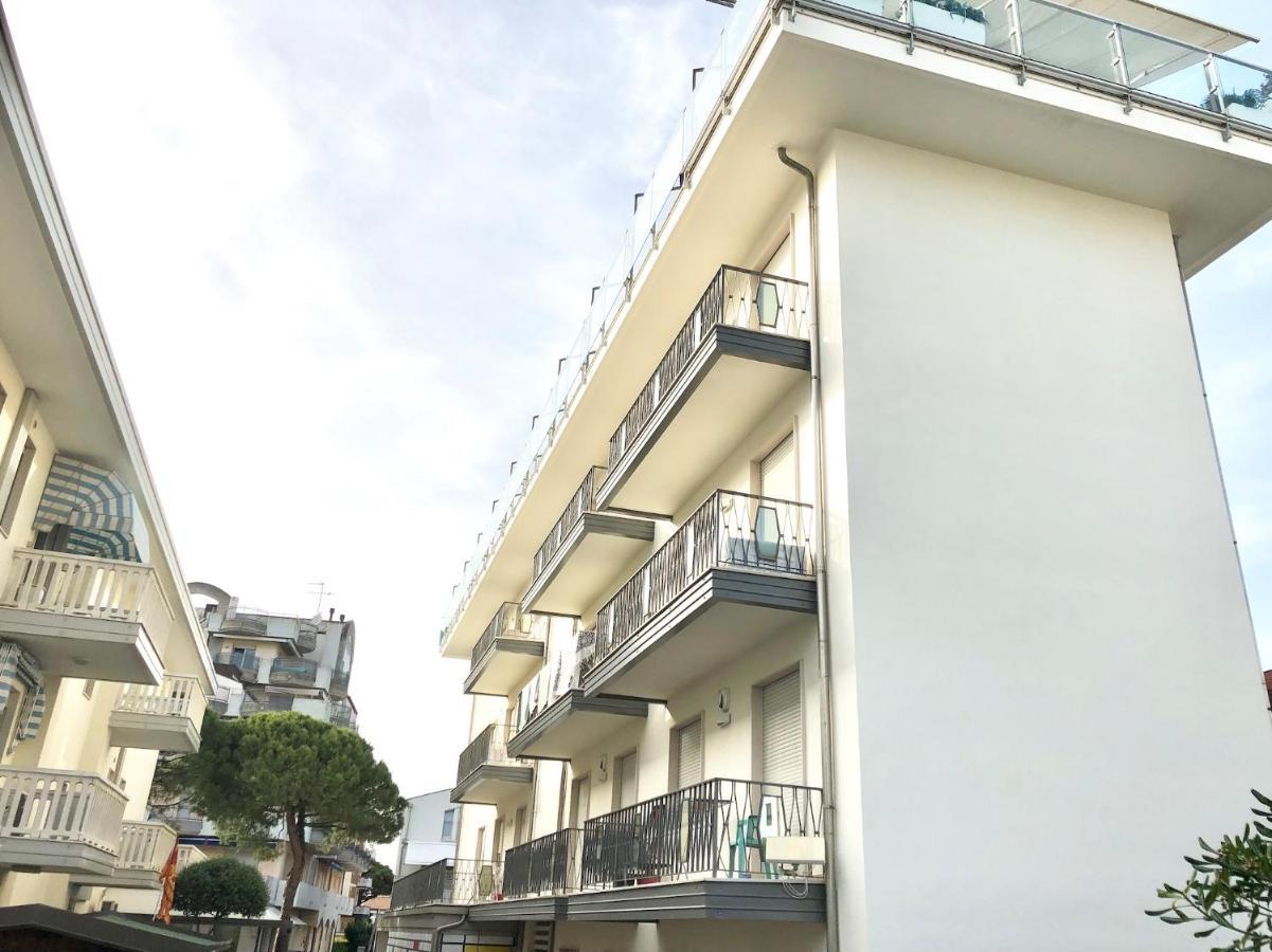 Appartamenti Cristina Carraro Immobiliare - Family Apartments Lido di Jesolo Zewnętrze zdjęcie